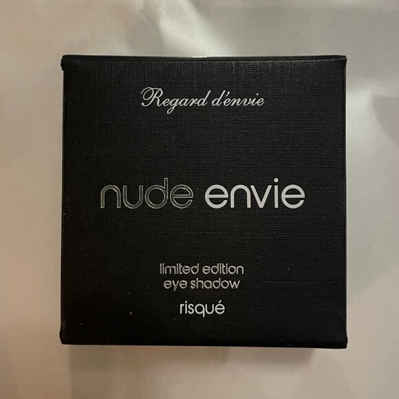 NUDE ENVIE Risqué Eyeshadow in a Silver Mirrored Compact Brand New in Box NWT - Picture 4 of 5